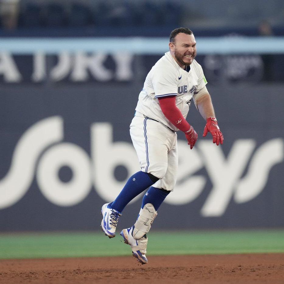 Kirk burns former teammate Romano with walkoff hit as Blue Jays edge Phillies 2-1